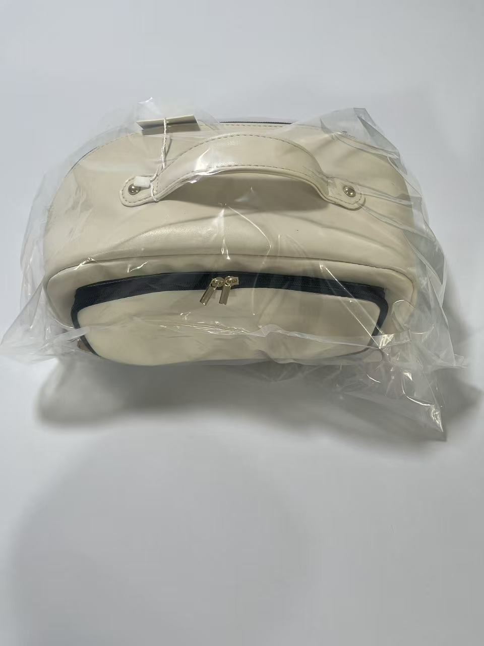 Damen Handtasche aus weichem Kunstleder – Alltagstasche & Reisetasche product image 4